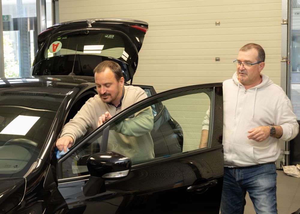 À la découverte de latelier nettoyage écologique des véhicules de lESAT