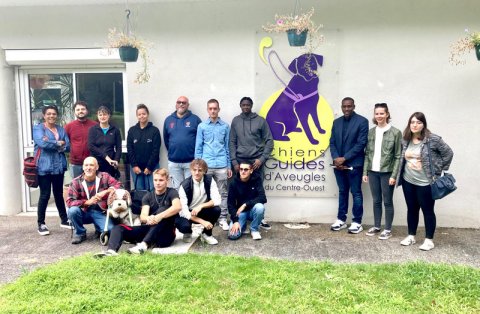 Découverte de l'école de chiens guides pour les nouveaux étudiants de l'ESRP-IFMK